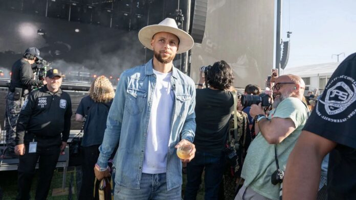 Steph Curry spotted with $76,400,000 49ers star at BottleRock Festival
