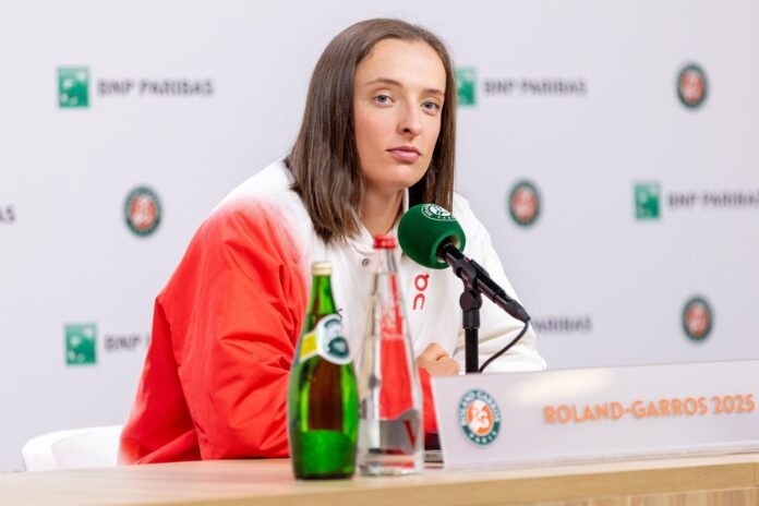 Iga Swiatek issues blunt response to accusations against French Open for prioritizing men’s players