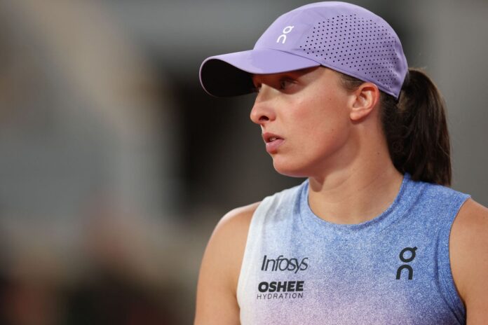 “What kind of question is this” – Iga Swiatek shuts downs journalist at French Open after query about her loss to Aryna Sabalenka