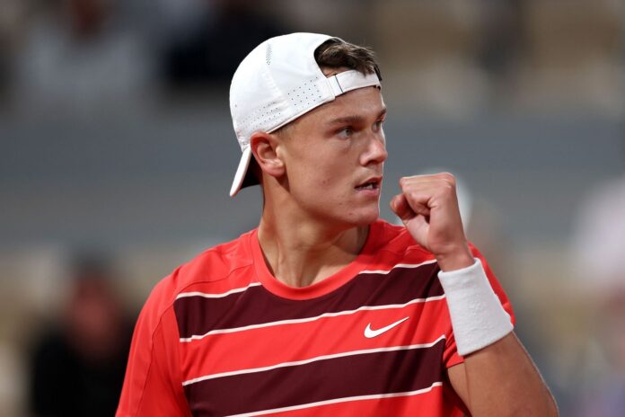 After controversy over $7,000 broken racket, Holger Rune issues strongly worded response to troll’s complaints about ‘detestable’ merch move