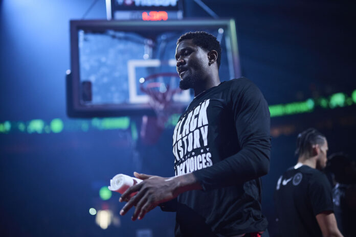 “Kid has talent but…”: Suns announcer raises concerns on Deandre Ayton after watching him closely for 5 years 