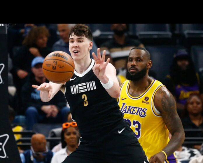 “LeBron James is requesting a trade” – Lakers fans perplexed as LA front office lands Jake LaRavia for $12 million despite glaring need at center