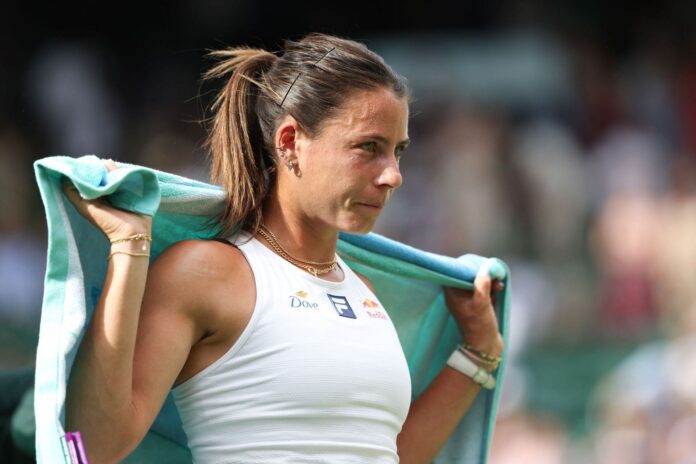 “You had kids cheating… it’s tough, brutal” – Emma Navarro gets emotional, recalling harsh realities of junior tennis