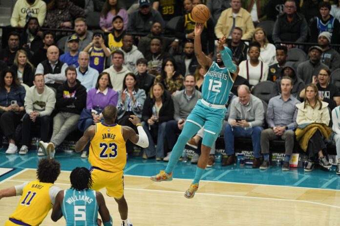 “Another player that will fall on the Lakers lap”: NBA fans react as LaMelo Ball’s $7,750,000 teammate inches closer to free agency 