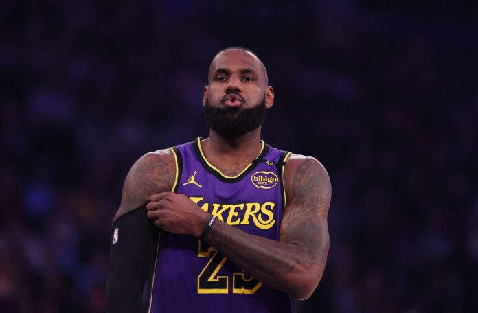 “Dude dissed us in his prime on multiple occasions”: Knicks fans strongly oppose idea of signing LeBron James after massive report surfaces
