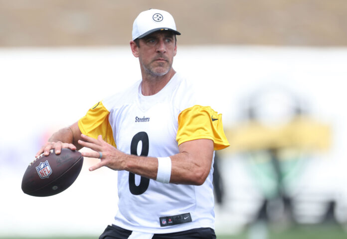 Ex-Lakers star makes hilarious Arch Manning joke as Aaron Rodgers’ cold fan treatment goes viral