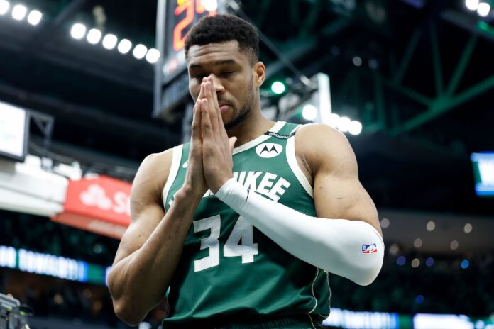“Me, DeRozan, KD, Devin Booker”: Giannis Antetokounmpo brags about his midrange game after shooting 44.2%