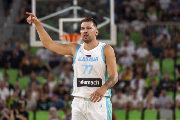 What happened to Luka Doncic? Slovenian star hurt in intense collision, heads to locker room (Aug. 16)