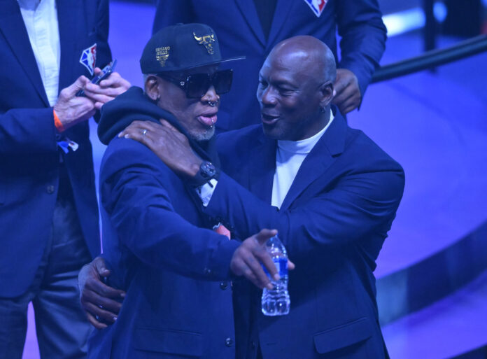 “Dennis Rodman thinks he’s in 2k” – NBA fans go wild over Michael Jordan’s ex-teammate’s link up with viral streamer Neon in dramatic new look